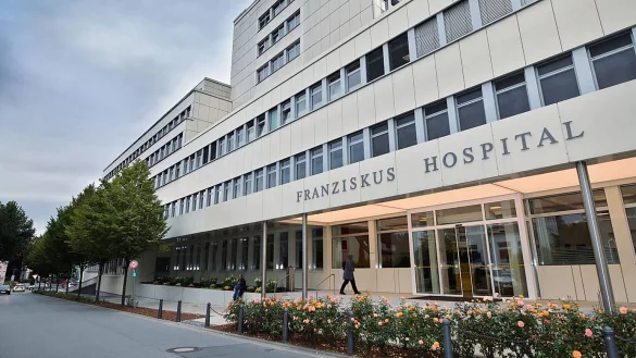 Für das Franziskus Hospital Bielefeld kämpft die katholische Hospitalvereinigung als Träger um den Erhalt von Leistungsgruppen. - © Sarah Jonek