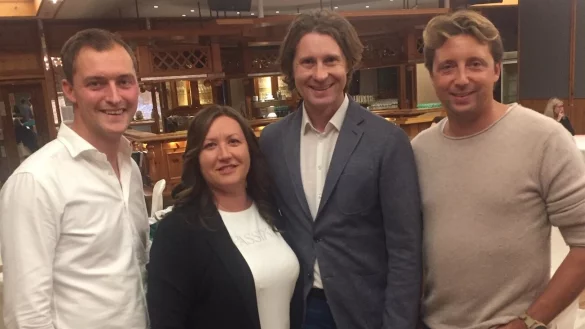 Die Initiatoren Sebastian Kreyer (v. l.), Natalie G&ouml;rzen, Andr&eacute; Barloi und Kevin Kreyer stellten Interessierten das besondere Konzept ihrer Energieb&uuml;ndelschule vor. - &copy; Sabine Kubendorff