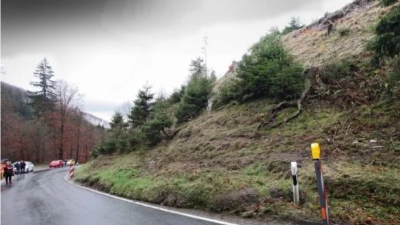 Dauerthema: Wie bereits 2015 und 2016 ist die Gausek&ouml;te zwischen Schlangen und Detmold wegen der Gefahr eines Erdrutsches f&uuml;r den Verkehr komplett gesperrt. - &copy; ArchivFoto: Vera Gerstendorf-Welle
