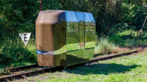 Das Monocab unterwegs im Extertal - im provisorisch zu Pr&auml;sentationszwecken angebrachten Design. - &copy; Peter Wehowsky