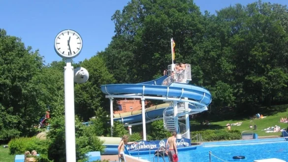 Das Waldbad in Bad Meinberg hat eine lange Rutsche. Aber auch in Horn und Belle können Besucher im Grünen entspannen und sich sportlich betätigen. - © Archivfoto: Cordula Gröne