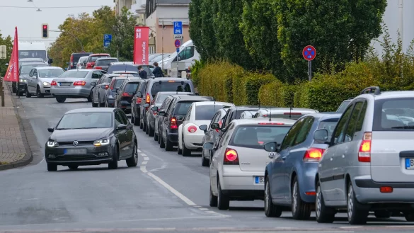 Im Bereich der Feldstra&szlig;e staute es sich - bis auf die Eckendorfer Stra&szlig;e. - &copy; Andreas Zobe