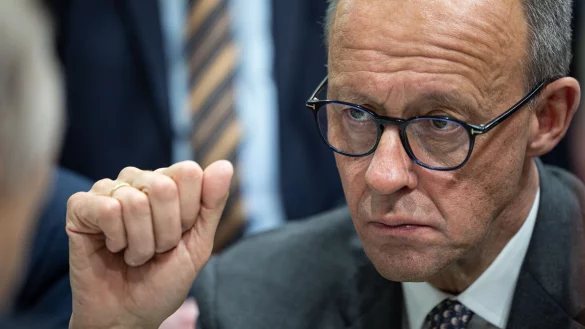 Unionskanzlerkandidat Friedrich Merz wagt ein riskantes politisches Spiel. - © Hannes P. Albert/dpa