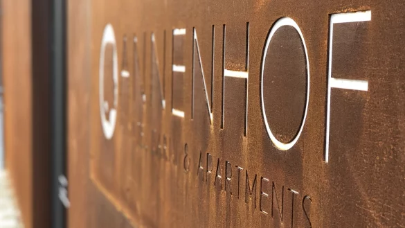 In der Lokalpolitik war das Echo auf den Cortenstahl am neuen Hotel geteilt. - &copy; Till Brand