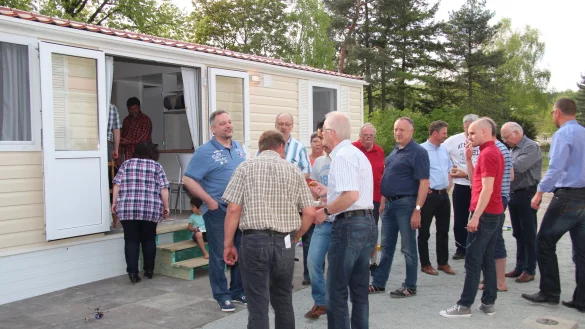 Das Bild zeigt eines der Mobilheime f&uuml;r Asylbewerber. Im Fr&uuml;hjahr 2016 hatten sich Politiker aller Fraktionen die damals neuen Unterk&uuml;nfte angesehen. Jetzt k&ouml;nnten sie auch im Quarant&auml;ne-Notfall helfen. - &copy; Cordula Gr&ouml;ne