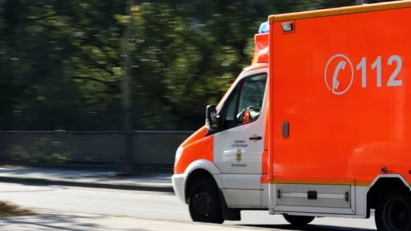 Zwei M&auml;dchen wurden von einem Auto erfasst, als sie unvermittelt auf die Stra&szlig;e liefen. - &copy; Symbolbild: Pixabay