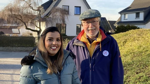 G&uuml;nther Stukenbrok freut sich, dass er Bushra Qasims Familie helfen konnte. - &copy; Cordula Gr&ouml;ne