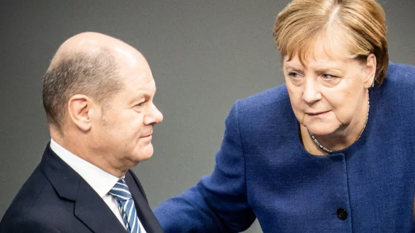 Olaf Scholz und Angela Merkel - &copy; Foto: Michael Kappeler/dpa