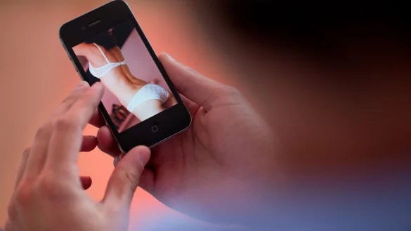 Die Zahl der Straftaten gegen die sexuelle Selbstbestimmung bei den unter 14-Jährigen hat sich im vergangenen Jahr im Kreis fast verdoppelt. - © Julian Stratenschulte/dpa