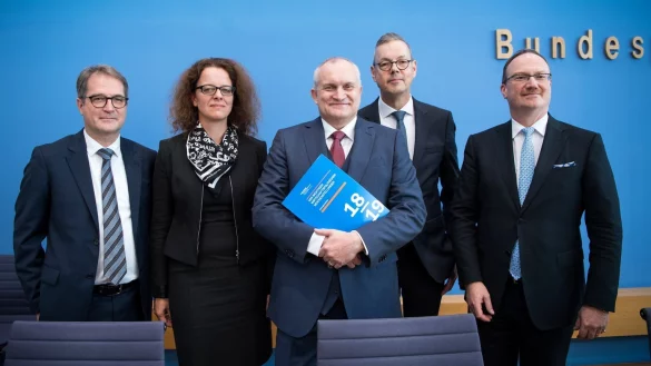 Die &laquo;Wirtschaftsweisen&raquo; - &copy; Foto: Bernd von Jutrczenka/dpa