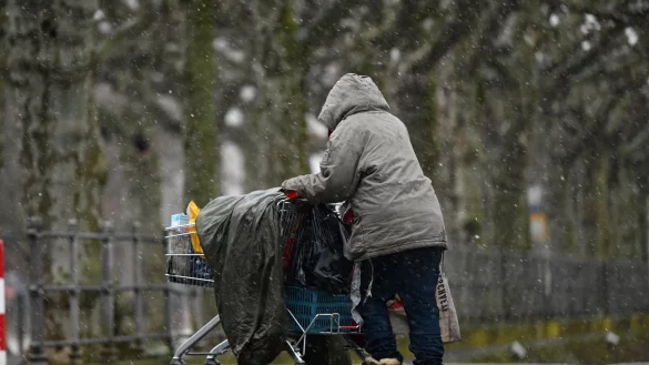 Der Winter kann vor allem f&uuml;r Menschen, die auf der Stra&szlig;e leben, gef&auml;hrlich werden. - &copy; Arne Dedert/dpa