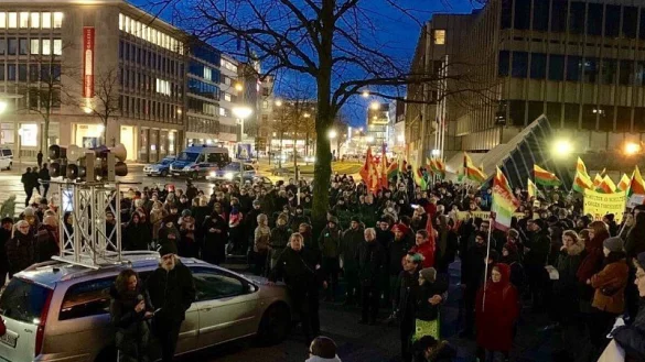 Spontandemo vor dem Bielefelder Rathaus. - &copy; Stefan Becker