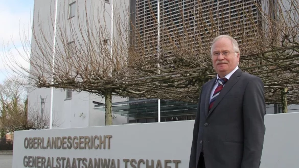 Zufrieden trotz Niederlage: Klaus Keßler vor dem Oberlandesgericht Hamm. - © Carolin Nieder-Entgelmeier