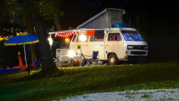 Wer keinen Wohnwagen hat und sich keinen mieten möchte, kommt über das Internetportal jetzt trotzdem zum Campingurlaub. - © Symbolbild: Pixabay