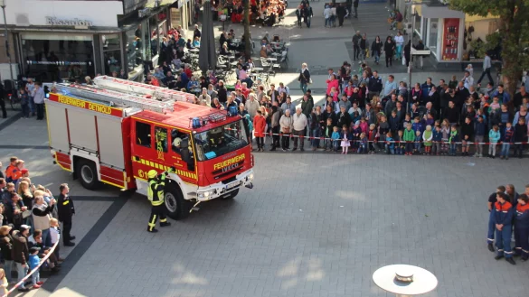 Die Feuerwehr beim Tag der offenen T&uuml;r 2017. Auch beim Familiensamstag zeigt sie sich in der Innenstadt. - &copy; Stadt Detmold