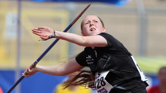 Miranda Wolf von der LG Lippe-Süd bei den Deutschen Leichtathletik-Meisterschaften der Jugend U20 und U16 in Koblenz im Stadion Oberwerth. - © Ralf Görlitz