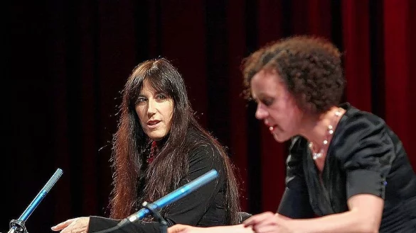 Zeruya Shalev (l.) stellt ihren neuen Roman "F&uuml;r den Rest des Lebens" vor. Schauspielerin Maria Schrader liest die &Uuml;bersetzung. - &copy; FOTO: OLIVER KRATO