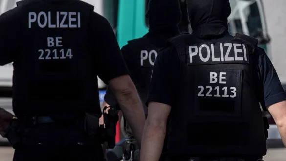 Polizisten - &copy; Foto: Paul Zinken/dpa/Aktuell