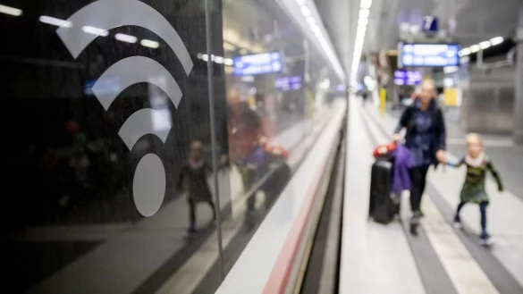 Wlan-Angebot f&uuml;r Bahn-Reisende - &copy; Foto: Christoph Soeder/dpa