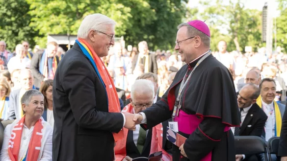 - &copy; Marijan Murat/dpa