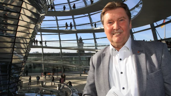 Jürgen Berghahn ist hier auf der Kuppel des Reichstages in Berlin zu sehen. - © Martin Hostert