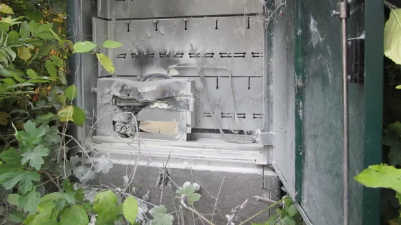 Dieser Verteilerkasten war Ausl&ouml;ser des Feuerwehreinsatzes im Kalletaler Campingpark. - &copy; Feuerwehr Kalletaler