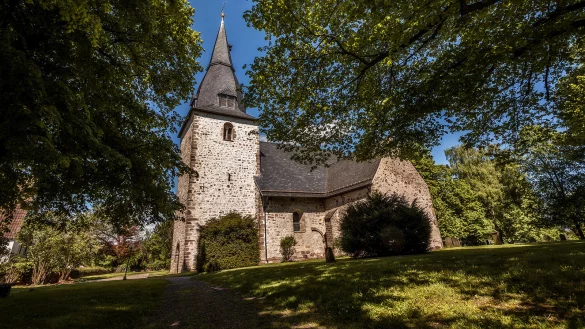 Malerisch: Die Kirche zu Reelkirchen. - © Gocke