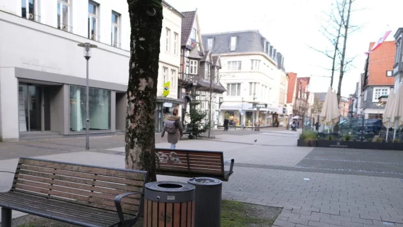 Die Sanierung der Langen Stra&szlig;e steht an. Dann wird es neue M&ouml;blierungselemente geben. Die Stadt m&ouml;chte einen Teil der F&ouml;rdersumme f&uuml;r generationengerechte St&uuml;cke verwenden - &copy; Sven Koch