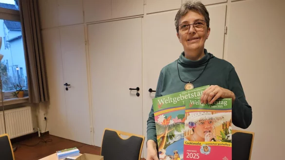 Gemeinsam mit 13 Frauen unterschiedlicher Konfessionen hat Pfarrerin Renate Kersten den Weltgebetstag der Frauen vorbereitet. Zum ökumenischen Gottesdienst wird für den 7. März in die lutherische Kirche am Sedanplatz eingeladen. Die Cookinseln sind dabei. - © Astrid Sewing