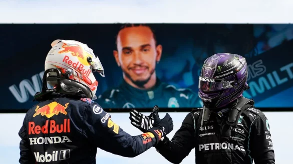 Hamilton und Verstappen - &copy; Foto: Gabriel Bouys/Pool AFP/AP/dpa