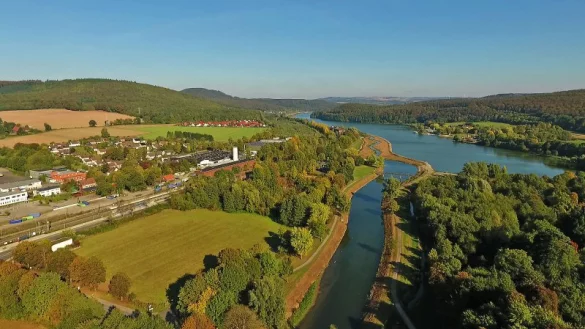 Neue Zuständigkeiten: Der Kreis Lippe will die Erholungszentrum Schieder GmbH (EHZ), die für den Schieder-See zuständig ist, vollständig übernehmen. Die Stadt ist dann nur noch für Pflegemaßnahmen zuständig. - © Archivfoto: Robin Jähne