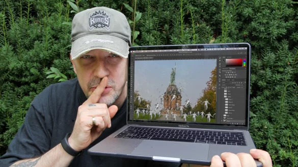 Die Vorlage: Merten Kunisch, vielen bekannt als Bildakrobat, hat das Foto vom Hermannsdenkmal bereits vorbereitet. Die weißen Männchen sind Platzhalter und sollen durch Aufnahmen von Lippern ersetzt werden. Er hofft, dass viele Menschen bei der Aktion mitmachen. - © Bernhard Preuss