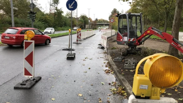Nur eine Fahrspur: Die Arbeiten an der Lockhauser Stra&szlig;e werden bis voraussichtlich Ende des Monats andauern. - &copy; Thomas Reineke