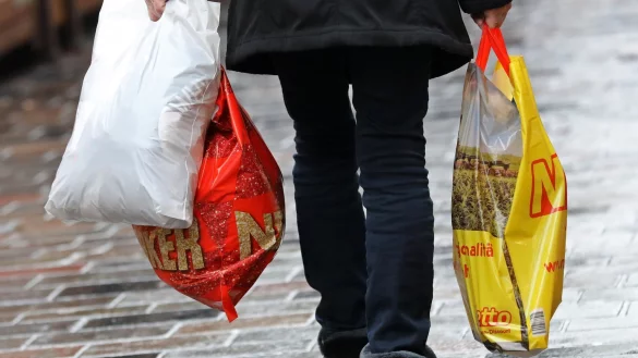 Plastikt&uuml;ten - &copy; Foto: Bernd W&uuml;stneck