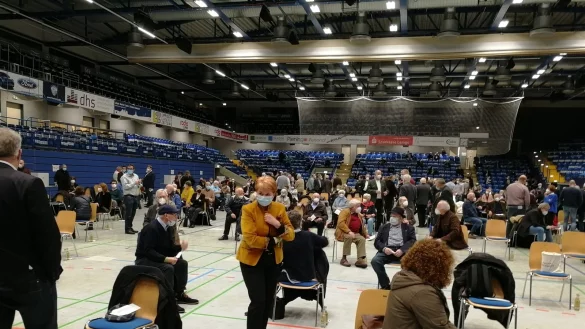 Gro&szlig;er Andrang in der Phoenix-Contact-Arena - &copy; Astrid Sewing