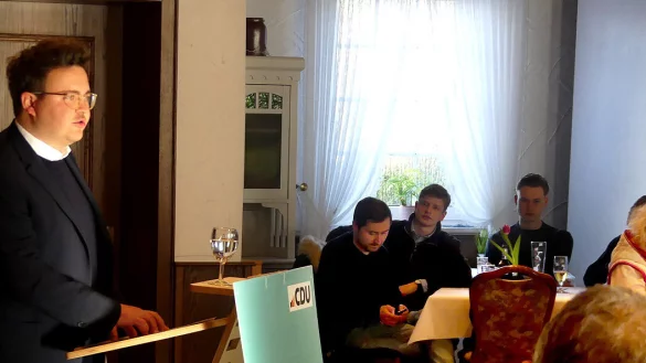 B&uuml;rgermeisterkandidat Julian Gerber beim Neujahrsempfang der CDU Kalletal in Bavenhausen. - &copy; Rudi Rudolph