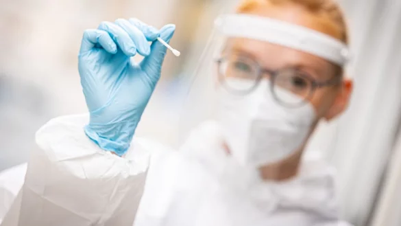 Der Test kann ganz sch&ouml;n ins Geld gehen - &copy; Foto: Moritz Frankenberg/dpa/dpa-tmn