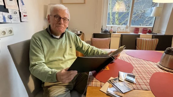 Klaus Friedrich, der am 12. Januar 90 Jahre alt wird, lebt seit vielen Jahren in Schwalenberg. Die Erlebnisse während der russischen Belagerung seines Heimatdorfes und der späteren Vertreibung sind furchtbar. Dass er im Westen gelandet ist, empfindet er aber als großes Glück. - © Silke Buhrmester