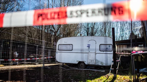 Die Ermittler im Missbrauchskomplex Bergisch Gladbach sind auf eine Querverbindung zum Fall L&uuml;gde gesto&szlig;en. - &copy; Guido Kirchner/dpa