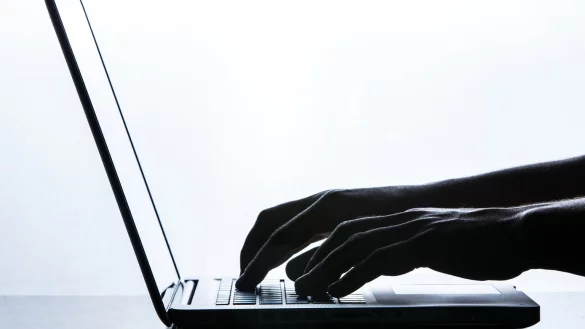 Software aktualisieren - &copy; Foto: Silas Stein/dpa