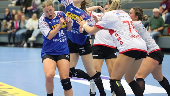 Nieke K&uuml;hne findet meist immer noch eine L&ouml;sung im Angriffsspiel der HSG Blomberg-Lippe. - &copy; Paul Cohen