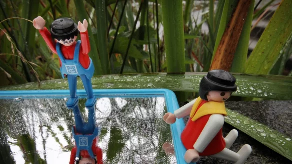 Narziss: Verliebt in sein eigenes Spiegelbild, vergisst der J&uuml;ngling in der griechischen Mythologie alles um ihn herum. F&uuml;r Partner von Menschen mit einer narzisstischen Pers&ouml;nlichkeitsst&ouml;rung ist es schwer, ihren Platz in der Beziehung zu behaupten. - &copy; Bernhard Preuss