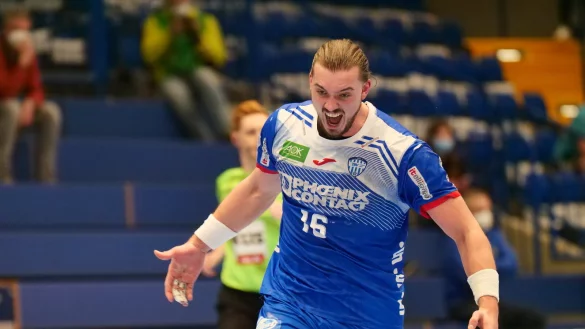 23 Jahre, 1,95m, stammt aus dem Oberbergischen und kam &uuml;ber den Umweg Coburg im vergangenen Sommer nach Lemgo. Der Kreisl&auml;ufer feiert jedes Tor mit einem furchterregenden Schrei und entspannt am liebsten in der Therme. - &copy; J&ouml;rg Hagemann