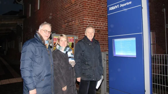 Zu Gast im Lagenser Bahnhof: (von links) Ulrich Reuter, Martina Hannen und Dr. Rudolf Hüls. - © Wolfgang Becker