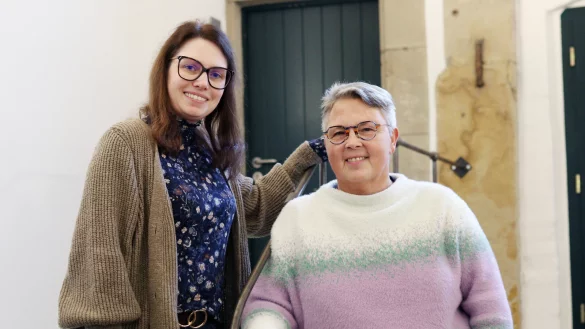 Birte Schilling (links) leitet die FASD-Selbsthilfegruppe in Porta Westfalica. Sie unterstützt Ines Lübbert dabei, in Kontakt mit anderen Menschen mit FASD zu kommen. MT-Foto: Alex Lehn - © Doris Christoph