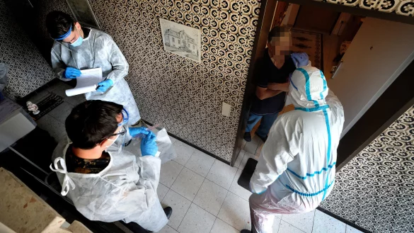 Auch die Bundeswehr unterst&uuml;tzte bei Quarant&auml;ne-Kontrollen oder der Abnahme von Abstrichen wie in diesem Fall. - &copy; Andreas Fr&uuml;cht