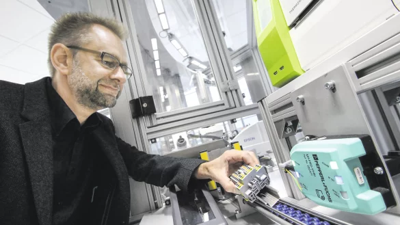 It's OWL: Johannes Kalhoff forscht und entwickelt für Phoenix Contact
 - © Tobias Schreiner