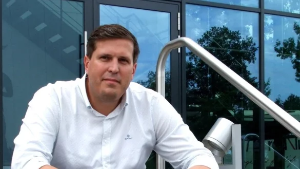 Jens Grotebrune von der mw1-Group freut sich &uuml;ber einen &bdquo;ausgebuchten" Gewerbepark. - &copy; Axel B&uuml;rger