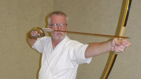 Nimmt Ma&szlig;: Peter Kollotzek beim Kyudo. - &copy; PSV Lippe-Detmold