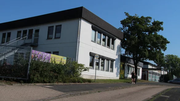 Die Augustdorfer Grundschulen - hier die Grundschule "In der Senne" - will SPD-Bürgermeisterkandidat fir für die Zukunft machen, Was er sich dazu überlegt hat, stellt er in zwei Informationsveranstaltungen vor. - © Dieter Asbrock